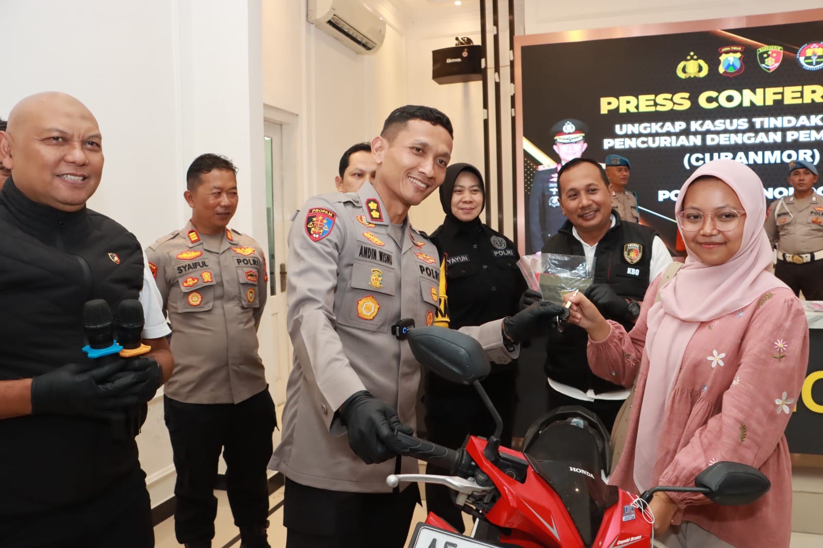 Berhasil Ungkap Kasus Curanmor, Kapolres Ponorogo Kembalikan Motor Korban