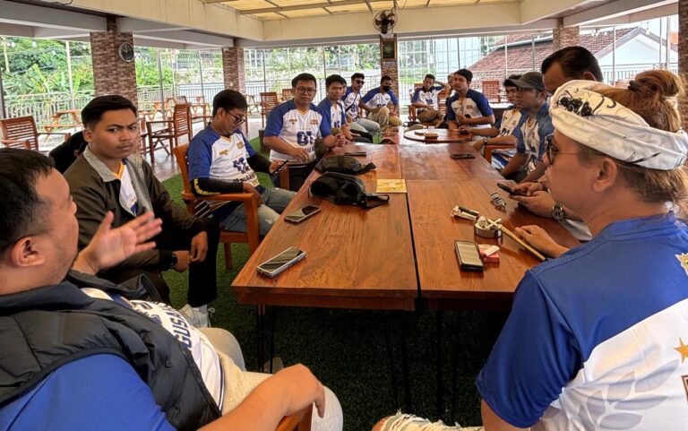 Anggota HIPMI Mojokerto saat riding santai menuju Trawas