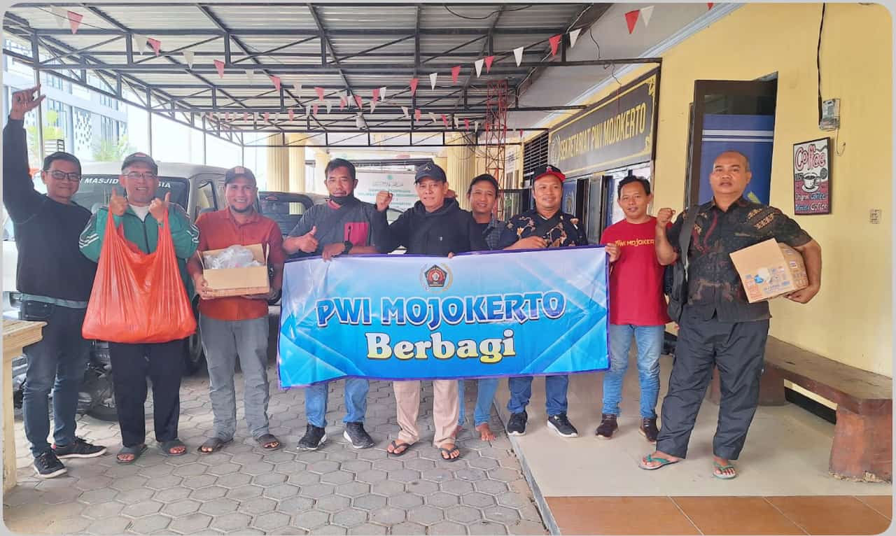 PWI Mojokerto Kembali Berbagi Jumat Berkah Pada Abang Becak, Tukang Parkir, Pengatur Lalu Lintas dan Pengamen