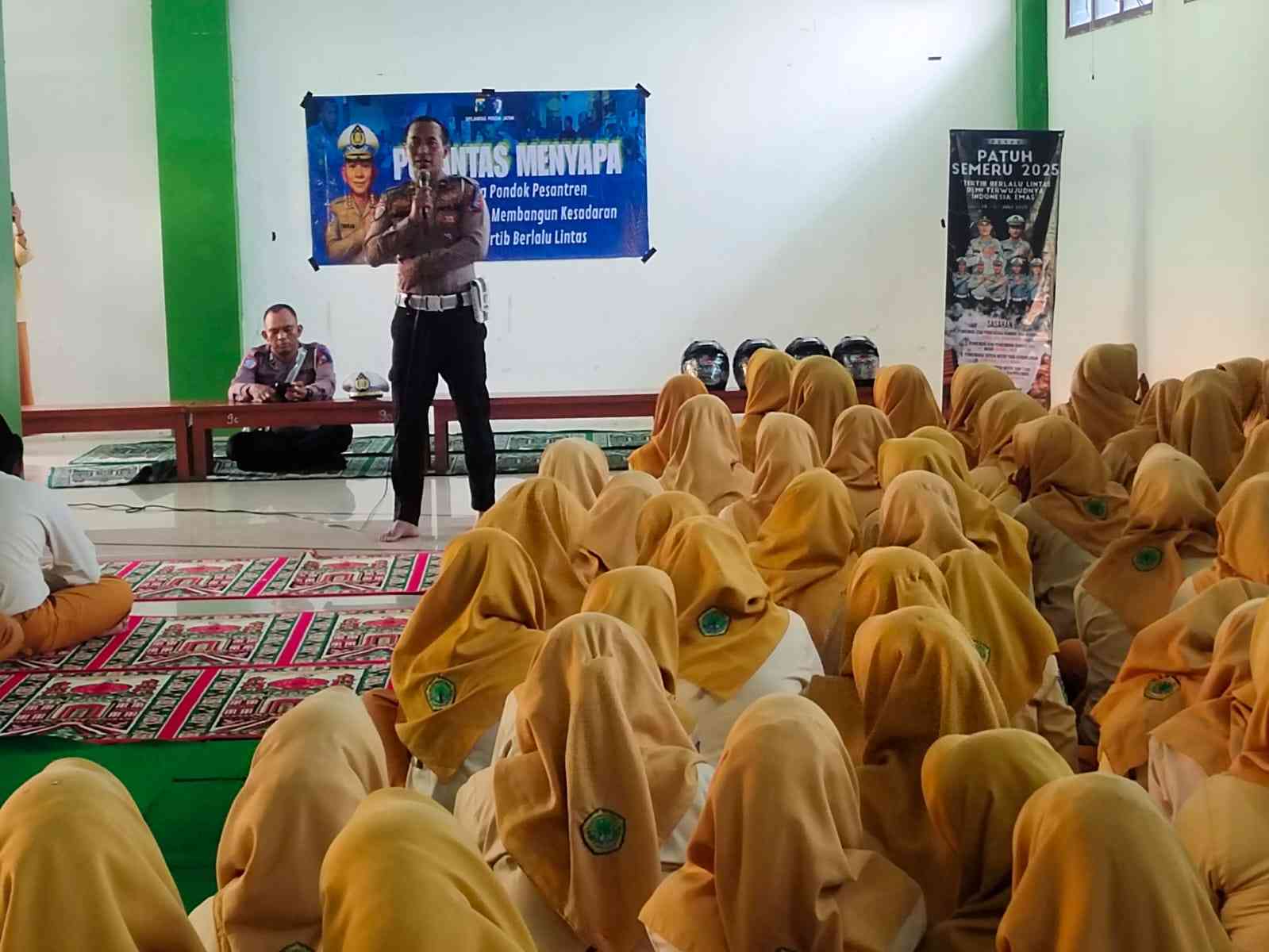 Ponpes Jadi Garda Depan Keselamatan Lalu Lintas, Santri Hikmatul Amanah Dilatih Jadi Pelopor di Jalan Raya