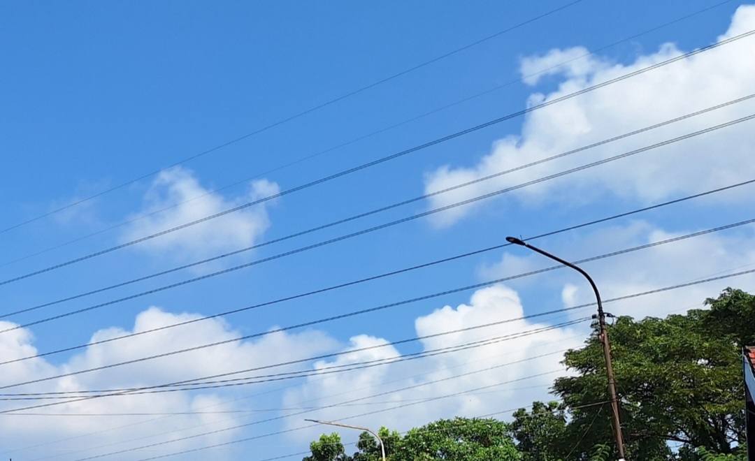 Prakiraan Cuaca Jawa Timur 5 Oktober 2025 : Didominasi Cerah, Waspadai Petir Dini Hari
