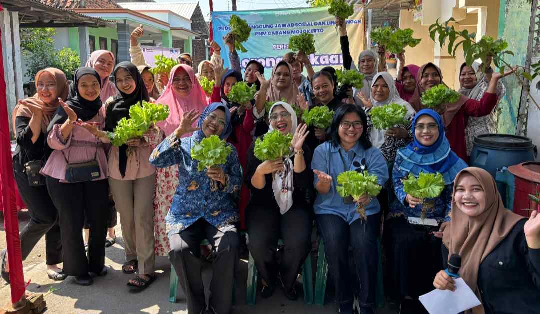 PNM Peduli Cabang Mojokerto Hadirkan Solusi Hijau di Pemukiman Padat melalui Urban Farming