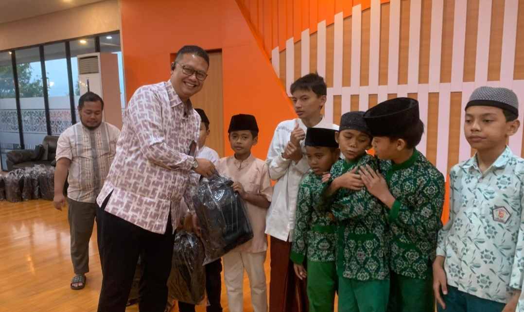 BRI Mojokerto Salurkan 30 Paket Pendidikan untuk Siswa Yatim dan Kurang Mampu