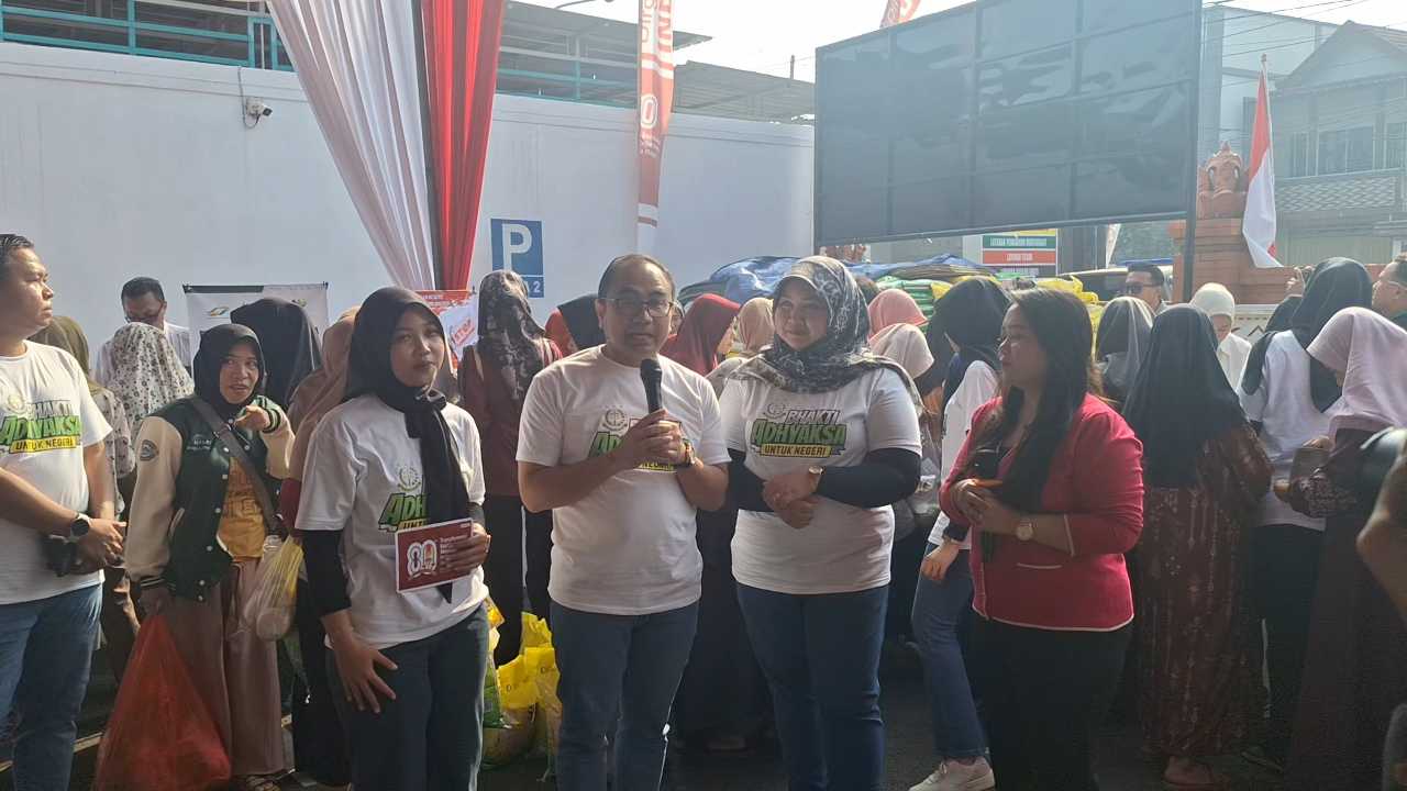 Kejari Kabupaten Mojokerto Gelar Bazar Sembako Murah dan UMKM, Warga Antusias