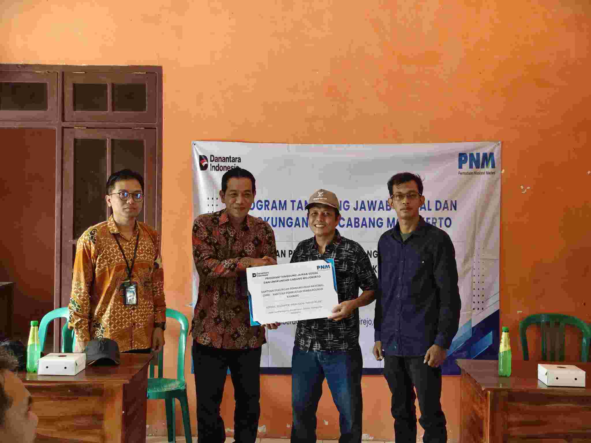 PNM Cabang Mojokerto Dorong Produktivitas Ekonomi Lewat Kandang Modern