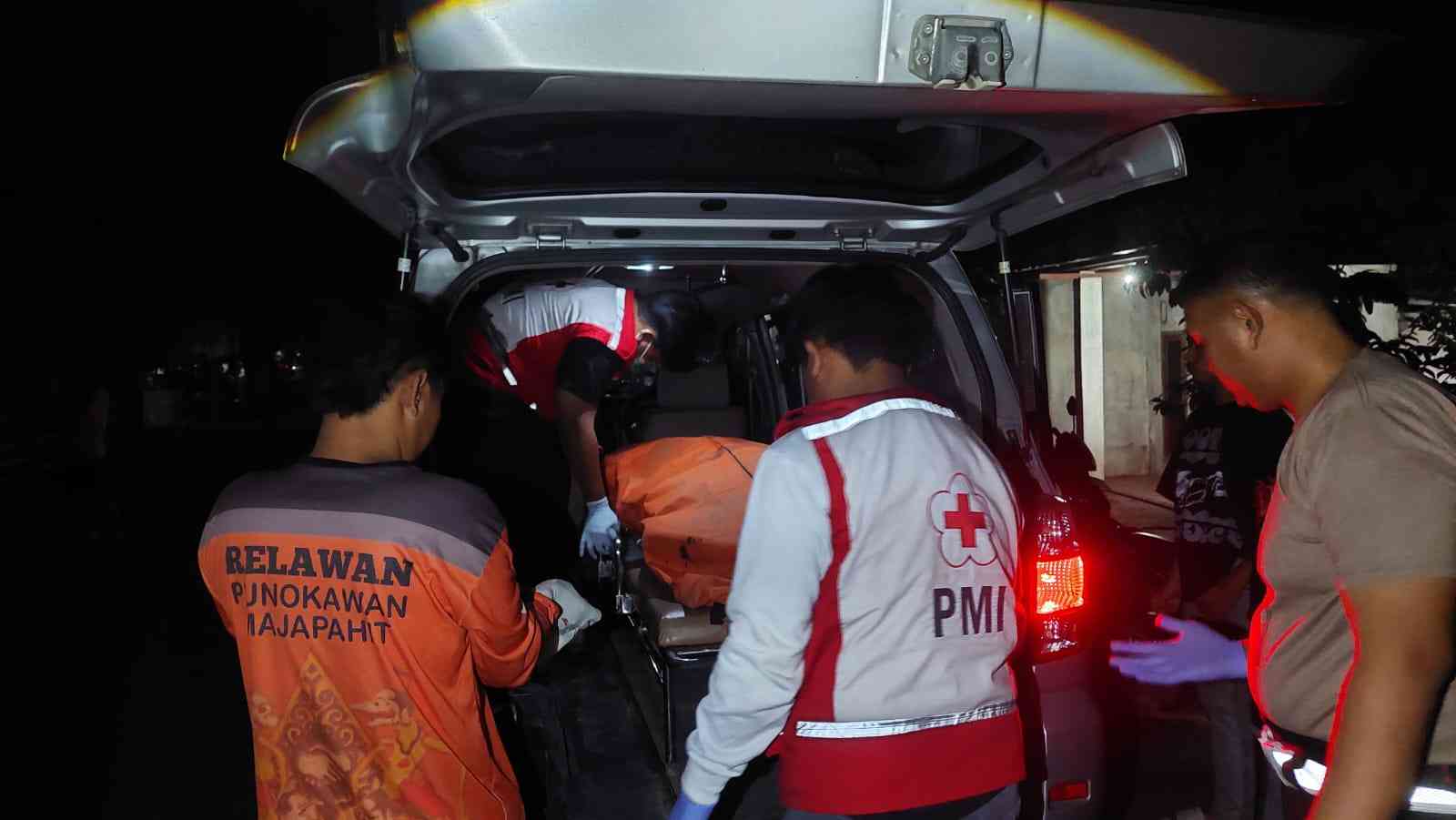 Satu Tewas Usai Motor Tabrak Truk dan Disambar Mobil di Mojokerto