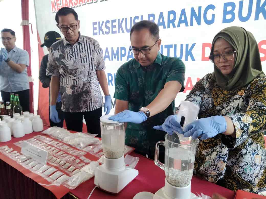 Kejari Kabupaten Mojokerto Musnahkan Barang Bukti 114 Perkara, Didominasi Kasus Narkotika