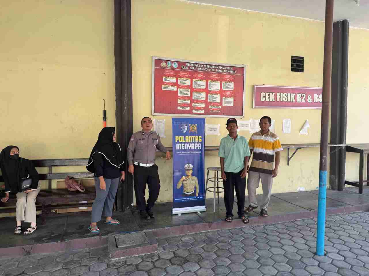 Satlantas Polres Mojokerto Gelar Program ‘Polantas Menyapa’, Permudah Warga Urus Pajak dan Cek Fisik Kendaraan