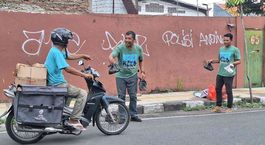 PWI Mojokerto Gelar Jumat Berkah, Wujud Kedekatan Jurnalis dengan Masyarakat Lewat Aksi Berbagi