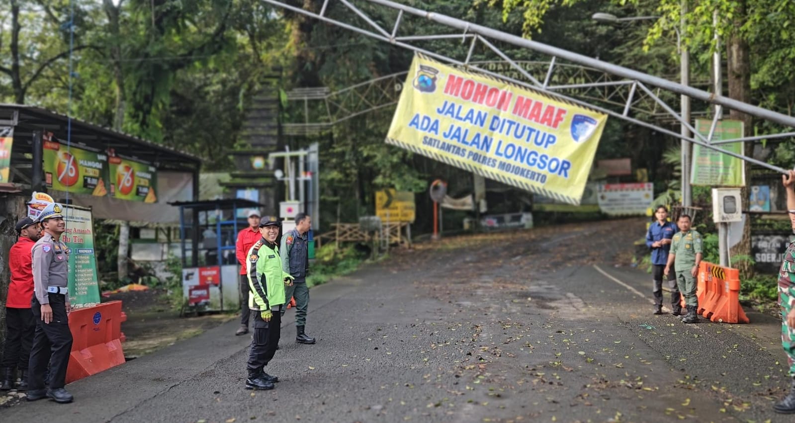 Jalur Cangar–Pacet Dibuka Terbatas, Tim Gabungan Lakukan Mitigasi Sepanjang Titik Rawan Longsor