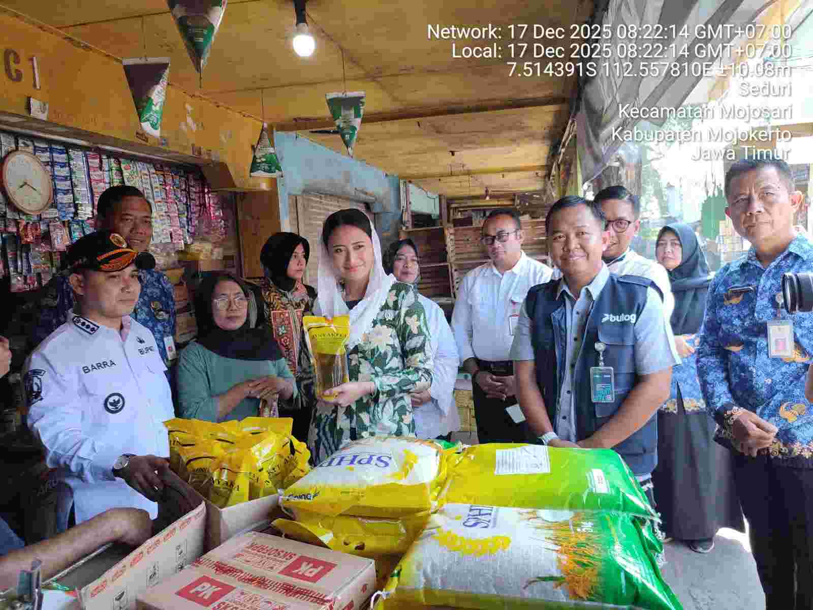 Antisipasi Kenaikan Harga Bahan Pokok Jelang Nataru, Wamendag Kunjungi Pasar Raya Mojosari Mojokerto