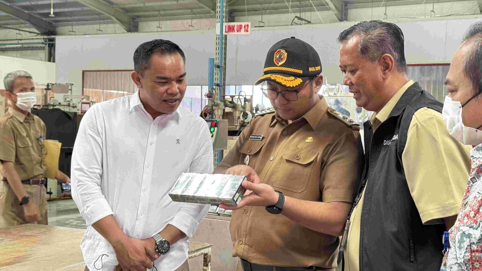 Pemkab Mojokerto Perketat Pengawasan Mesin Pelinting Rokok, Wabup Turun Langsung Pantau Industri Tembakau