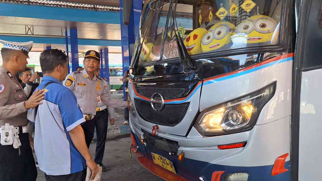 Cegah Kecelakaan Nataru, Bus dengan KIR Mati di Mojokerto Langsung Dilarang Operasi