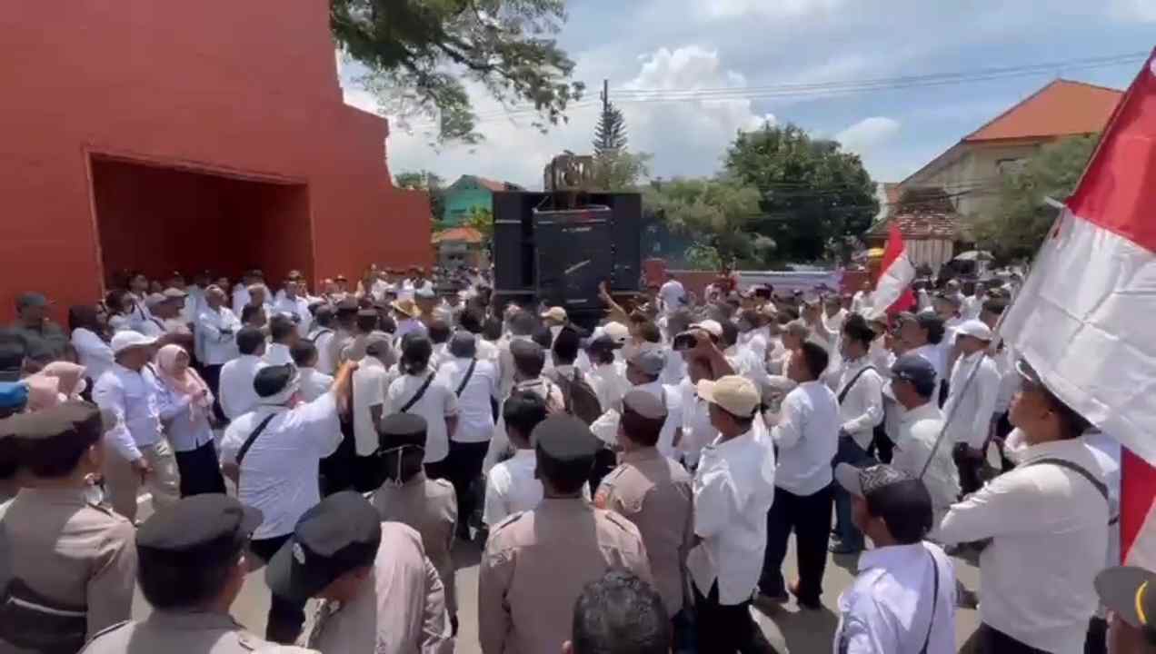 Ratusan Kades dan Perangkat Desa Demo Pemkab Mojokerto, Tuntut ADD Dikembalikan