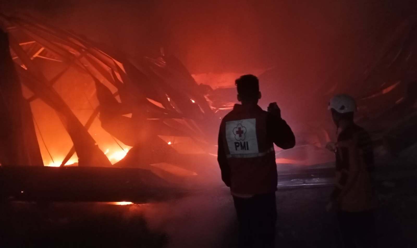 Home Industri Sepatu di Sooko Mojokerto Terbakar, Api Padam Setelah Lima Jam