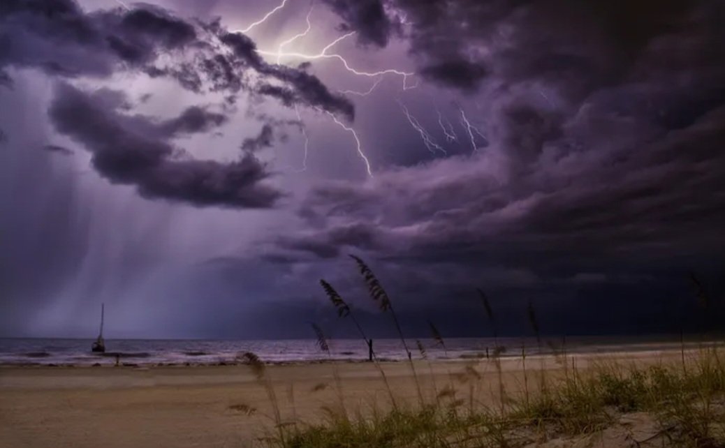 Prakiraan Cuaca Jawa Timur 8 Februari 2026 : Cuaca Ekstrem Berpotensi Terjadi