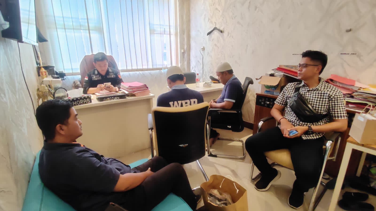 Kenalan Lewat Aplikasi, Motor Dibawa Kabur : Polisi Ringkus Dua Pelaku Penipuan di Pacet