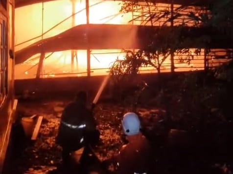 Kandang Ayam di Jatirejo Mojokerto Ludes Terbakar, Petugas Berjuang 6 Jam Jinakkan Api