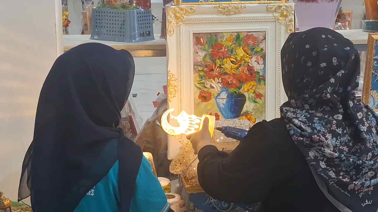 Kisah Polwan SPN Polda Jatim Sukses Kembangkan Parcel Lukisan, Tembus Ribuan Pesanan Saat Ramadan