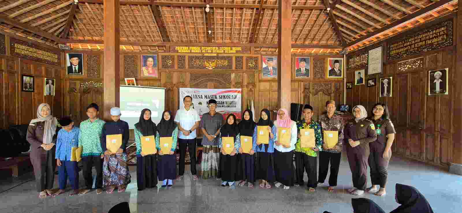 Jaksa Masuk Pesantren, Kejari Mojokerto Tekankan Bahaya Bullying dan Kekerasan Seksual