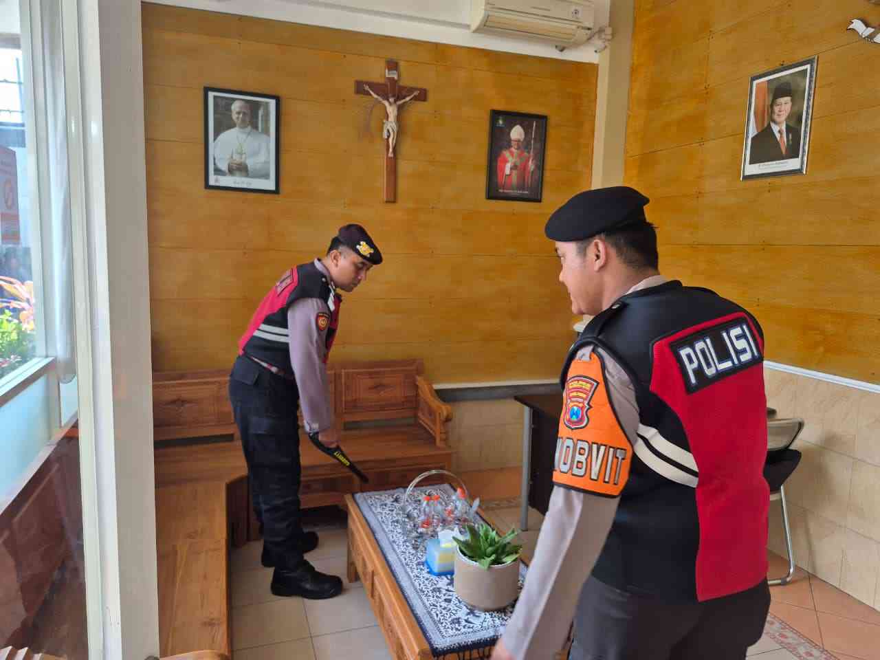 Jelang Jumat Agung dan Paskah, Polres Mojokerto Kota Sterilisasi Gereja