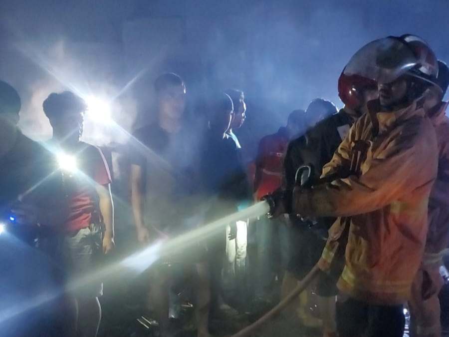 Kebakaran Rumah di Jetis Mojokerto Tewaskan Satu Orang Penghuni Rumah, Dua Unit PMK Diterjunkan