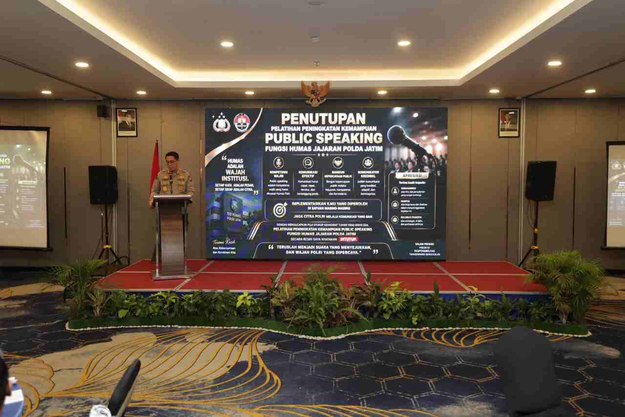 Kabid Humas Polda Jatim Tutup Pelatihan Public Speaking, Tekankan Profesionalisme Komunikasi Publik