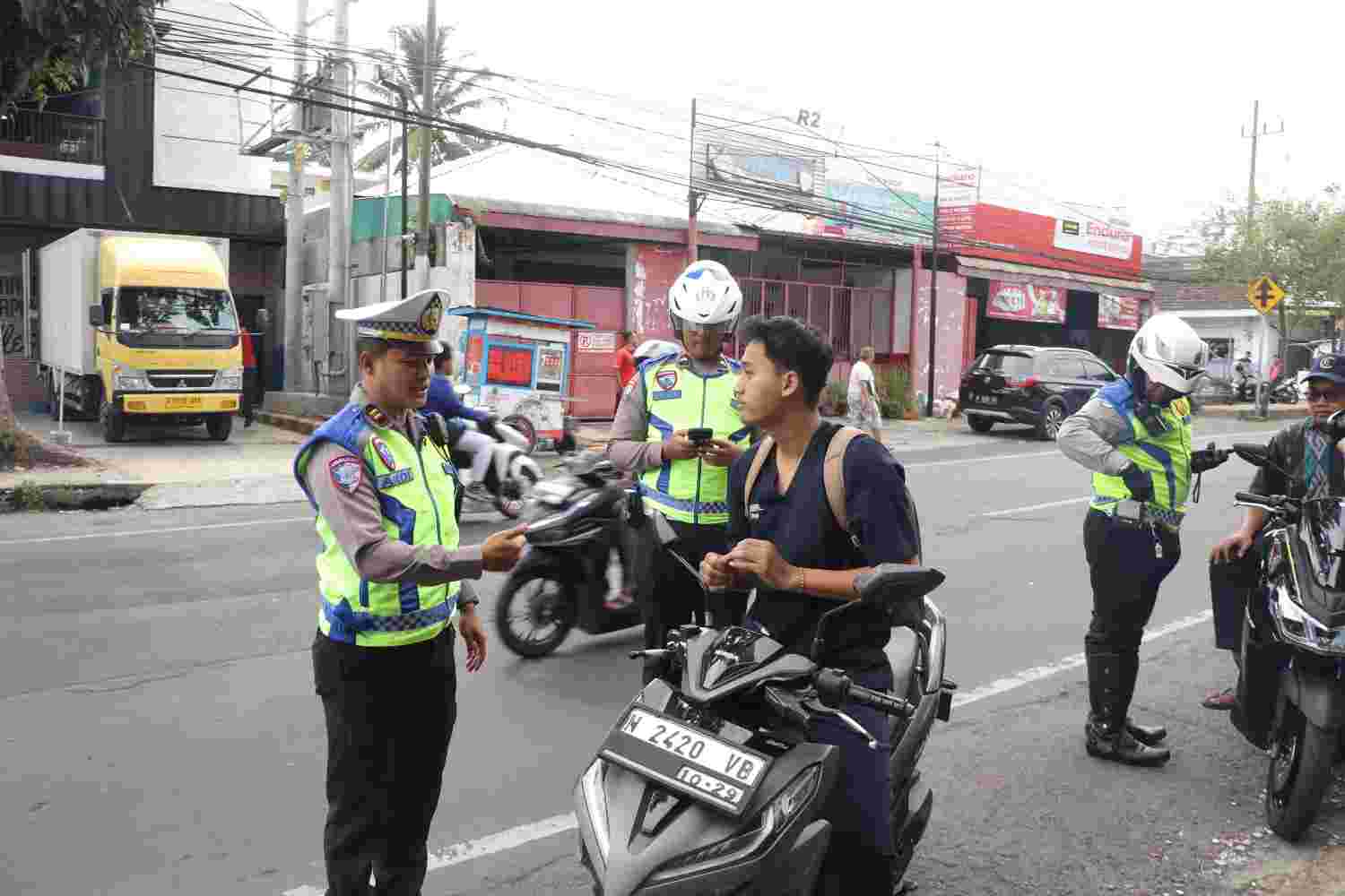 Operasi ETLE Handheld Serentak di Jatim, 748 Pelanggaran Ditindak