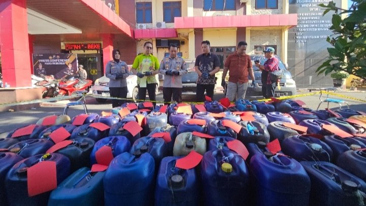 Polres Probolinggo Ungkap Kasus Penimbunan Pertalite, Tujuh Tersangka Diamankan