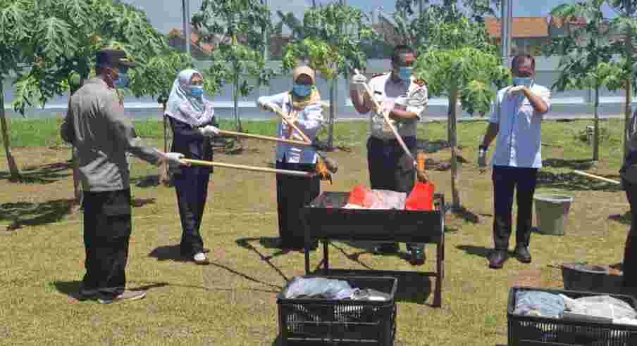 Kejari Mojokerto Musnahkan Barang Bukti Inkrah, Pastikan Tak Disalahgunakan