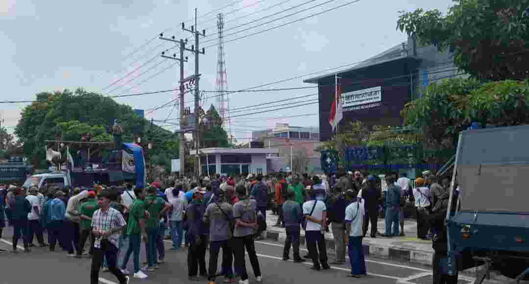 Ratusan Karyawan Pakerin Demo BPJS Kesehatan Mojokerto, Tuntut Kepesertaan Diaktifkan Kembali