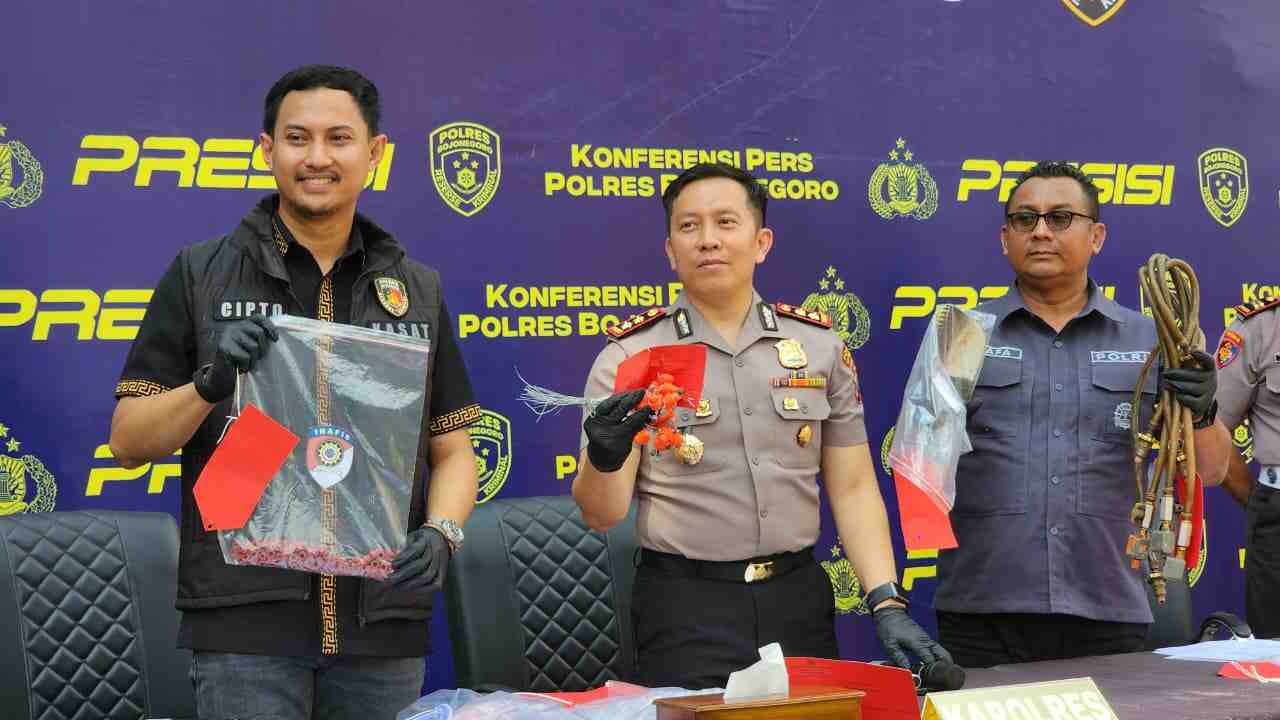 Polres Bojonegoro Ungkap Pengoplosan LPG Subsidi 3 Kg ke Tabung 50 Kg