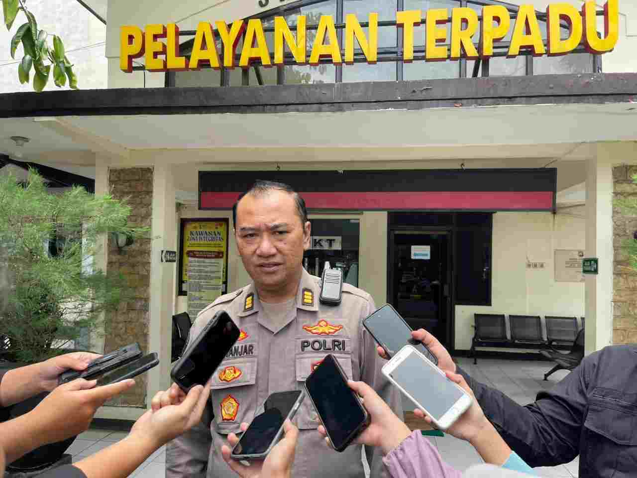 Pria di Singosari Bacok Pengunjung Warung Seafood, Polisi Amankan Pelaku dan Golok