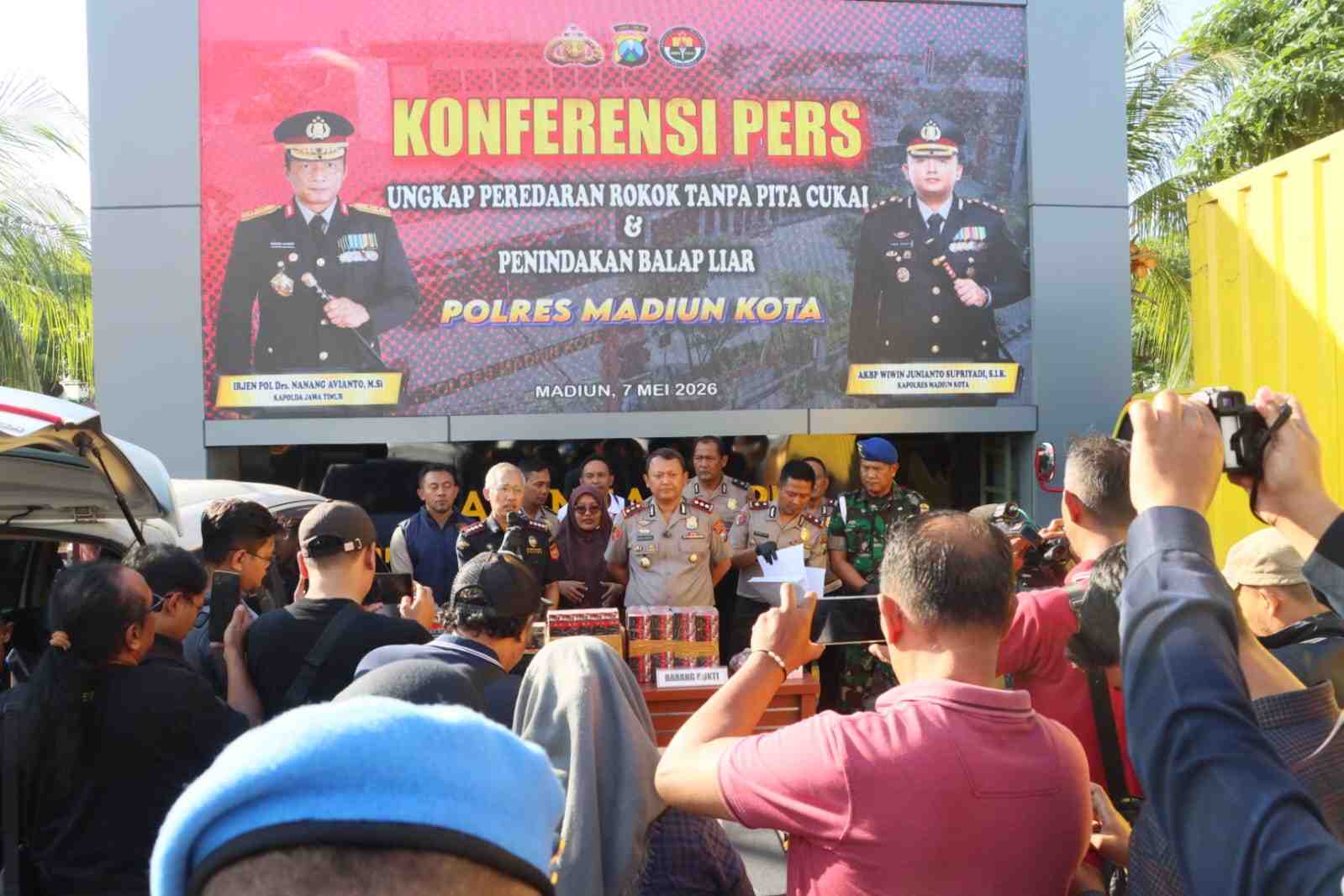 Polres Madiun Kota dan Bea Cukai Gagalkan Peredaran 3 Juta Batang Rokok Ilegal di Tol Kertosono–Solo