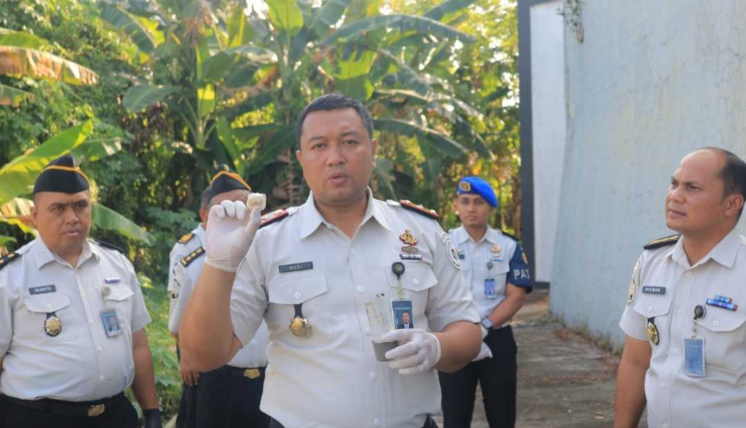 Lapas Pemuda Madiun Gagalkan Penyelundupan Sabu dan Ganja Lewat Modus Lempar dari Luar Tembok