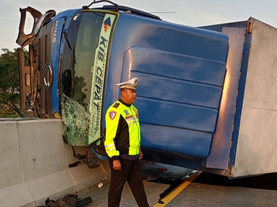 Tiga Kendaraan Terlibat Kecelakaan Beruntun di Tol Surabaya-Mojokerto