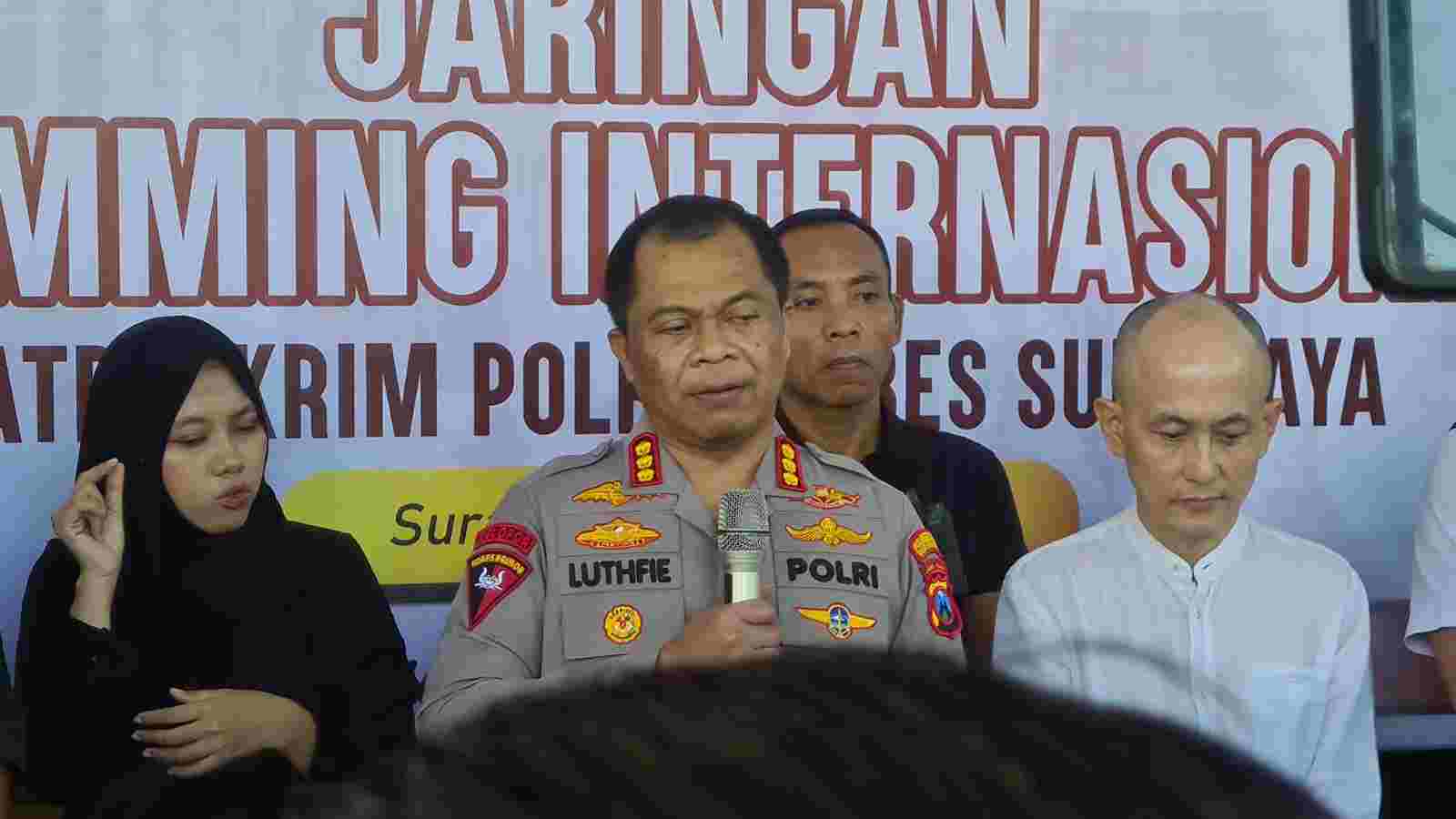 Polrestabes Surabaya Tetapkan 45 Tersangka dalam Kasus Sindikat Penipuan Siber Internasional