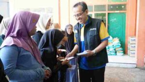BULOG Salurkan Bantuan Pangan dan Santunan untuk 131 Anak Yatim dan Lansia di Probolinggo