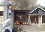 Dua Rumah di Kutorejo Mojokerto Ludes Terbakar, Mobil dan Motor Ikut Hangus