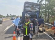 Diduga Mengantuk, Truk Muatan Alpukat Tabrak Truk Tangki di Tol Sumo, Sopir Tewas